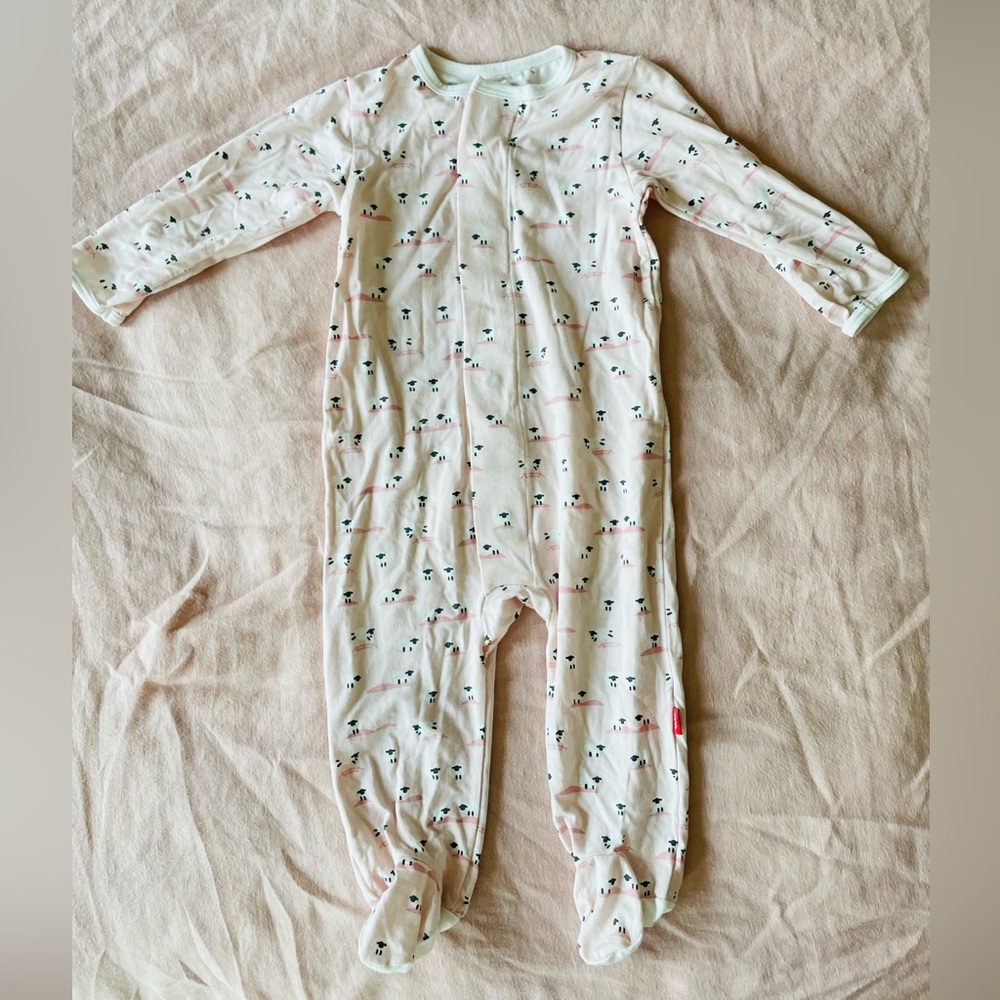 NWOT Magnetic Me Sleeper